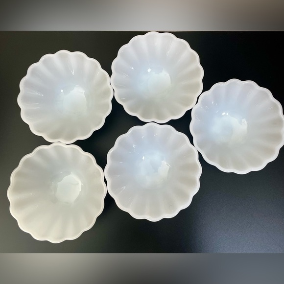 Vintage Milk Glass Serving Bowl and 5 Salad Bowls Rachel Pattern Anchor Hocking - Picture 11 of 13